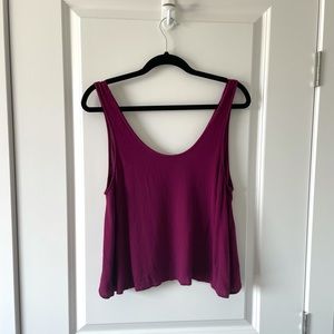 ARITZIA / TNA / CROPPED FLOWY TANK TOP